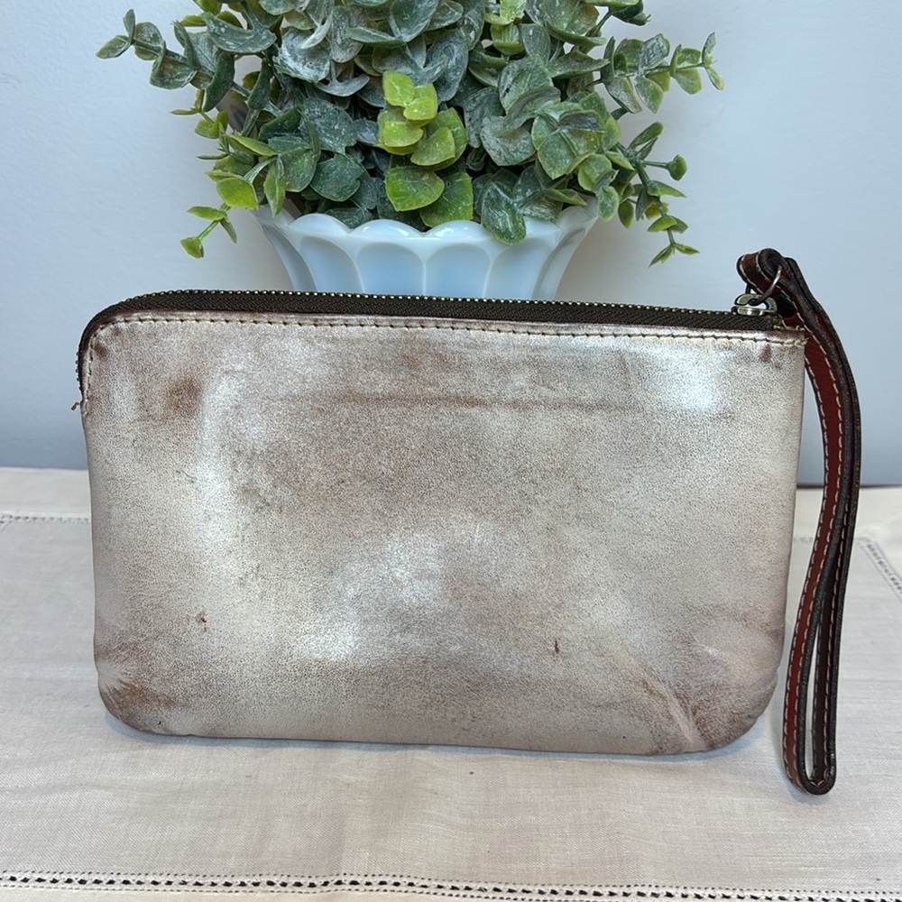 Patricia Nash Embossed Floral
Leather Clutch Wristlet Bag
Purse Zipper top - Picture 2 of 14